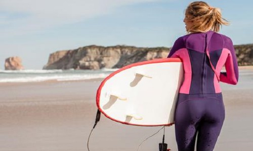 Si ma femme porte une combinaison néoprène sur son surf, risque-t-elle la prison ?