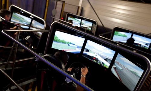 Aimez-vous les simulateurs de F1 et de Rally ?