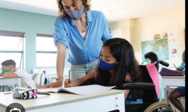 Petition : Une AESH pour chaque élève notifié d'un salaire décent et d'un statut !