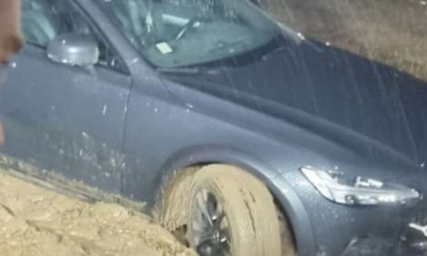 Petition : Famille prisonnière de son habitation depuis 1 semaine !