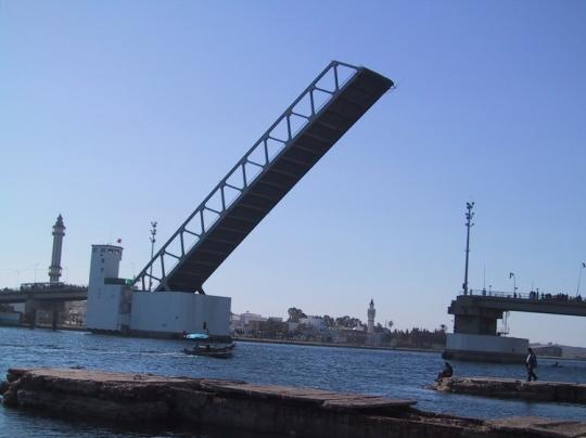 Pétition pour l’application de l’interdiction de l’accès du pont mobile de Bizerte aux poids-lourds 