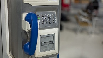 Pour le maintien des cabines téléphoniques