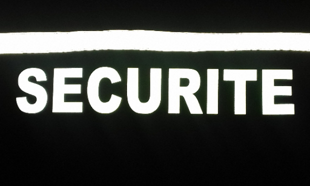 il faut arr&ecirc;ter d'&ecirc;tre des moutons, nous rassembler tous ensemble pour faire pression comme  la police faire la gr&egrave;ve du z&egrave;le. &Ccedil;a veut dire faire gr&egrave;ve tout en travaillant.... en ce moment je suis agent de s&eacute;curit&eacute; dans un magasin et en &eacute;v&egrave;nementiel!!