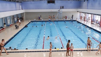 Suspension de la sanction qui m'empêche d'accompagner mon fils autiste à la piscine !