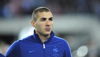 Pour que Karim Benzema chante l'hymne national