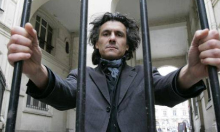 Liberte pour Rachid Nekkaz violente , battu , emprisonn&eacute; lors des derni&egrave;res manifestations en algeriele 22 f&eacute;vrier 2021