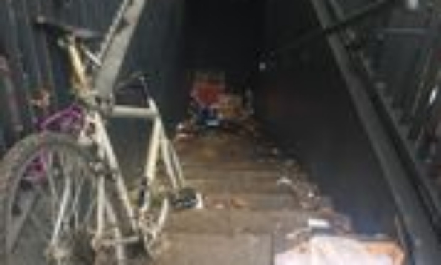 R&eacute;am&eacute;nagement d'une bouche de m&eacute;tro mur&eacute;e et sale &agrave; Bobigny