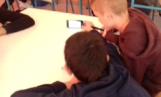 Autorisations des téléphone portable en milieu scolaire de façon pédagogique.