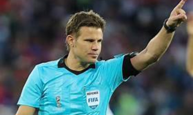 Virez l'arbitre allemand Felix Brych