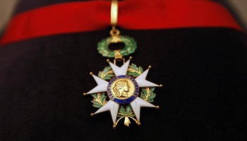 Non à la Légion d'Honneur et la décoration française de complaisance !
