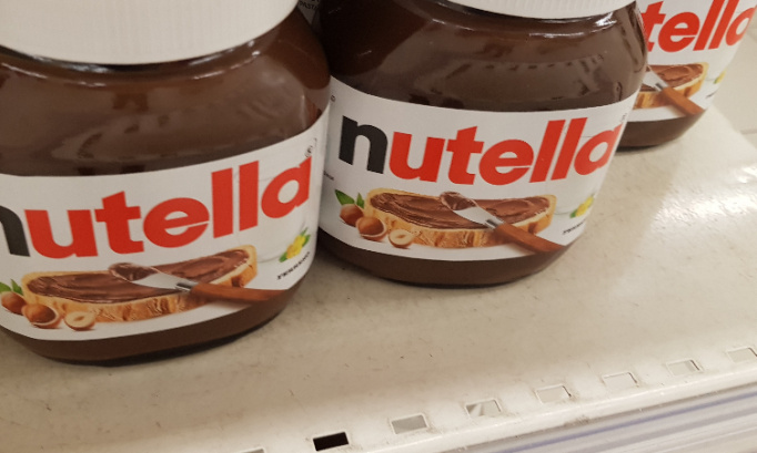 Il est URGENT que NUTELLA cesse d'inclure l'huile de palme dans ses produits.  NUTELLA contribue &agrave; L'EXTINCTION DES FOR&Ecirc;TS EN AMAZONIE ET TOUTE SA BIODIVERSIT&Eacute; END&Eacute;MIQUE. IL FAUT IMP&Eacute;RATIVEMENT FAIRE PRENDRE CONSCIENCE &Agrave; CETTE ENTREPRISE, PAR UNE P&Eacute;TITION