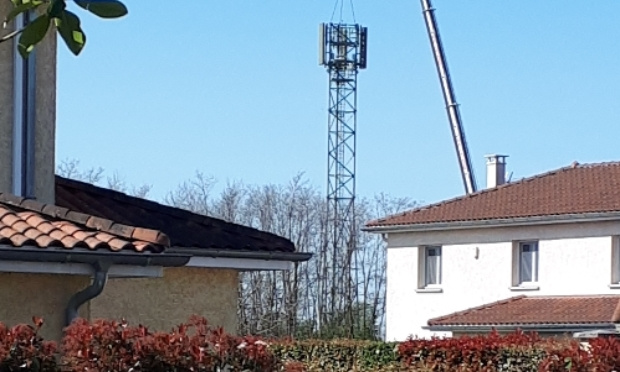 Accepteriez-vous une antenne relais de 24 m&egrave;tres &agrave; 100 m&egrave;tres de votre maison ?