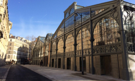 Bloquer la rue des voitures et laisser les enfants s'amuser sans dangers