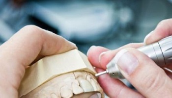 Autorisez les prothésistes dentaires à vendre directement  aux consommateurs leur fabrication.