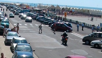 Stop au stationnement des voitures sur les trottoirs à Cayeux-sur-Mer !