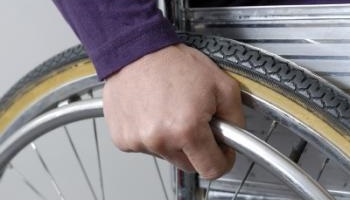 Pour la mise en place de caisses exclusivement réservées aux personnes à mobilités réduites !