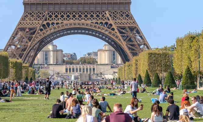 Sauvons le parc du Champ de Mars d'une asphyxie programmée !