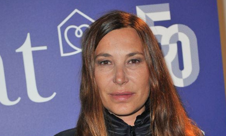 un int&eacute;gral de Zazie, mais cette fois ci en dvd. cela serait super avec tout ses clips passages t&eacute;l&eacute;s etc un beau cadeau pour les fans.