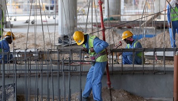 Améliorez les conditions de travail des employés dans la construction des stades au Qatar