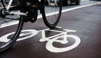 Diminuer la pollution de l'air, augmenter la sécurité des piétons et des deux roues