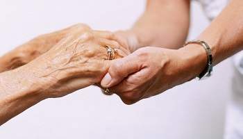 S'occuper avec respect des personnes âgées