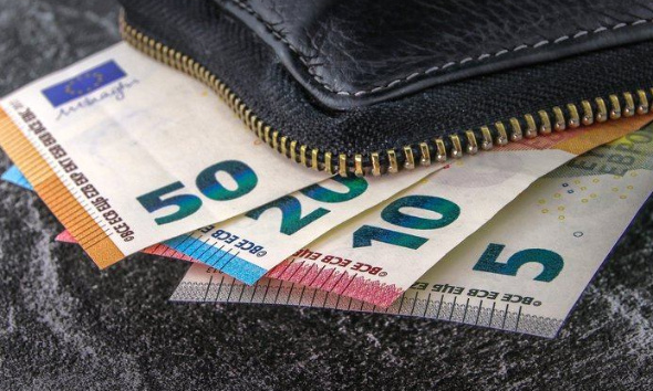 Annulation de l'indemnisation de l'inflation de 100 euros au profit d'une baisse drastique en France du prix du carburant à la pompe