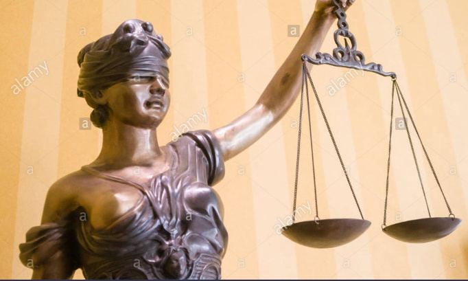 une justice aveugle mais surtout corrompu par des politiques qui devraient &ecirc;tres en prison parce que la libert&eacute; n'existe pas la justice criminelle me volera TOUT je m'excuse aupr&egrave;s de mes l&eacute;gataires