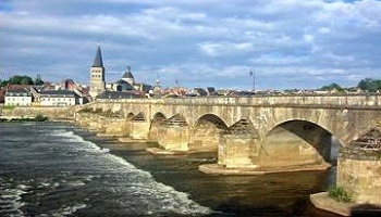 Sauvez notre pont du XVIeme siècle de la Charité sur Loire