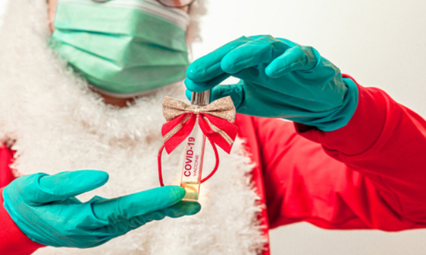 Le Père Noël ne doit pas faire les injections d'un vaccin expérimental contre le Covid
