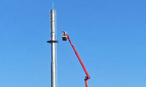 Démontage d'une antenne relais en pleine zone résidentielle à Bergerac (24)