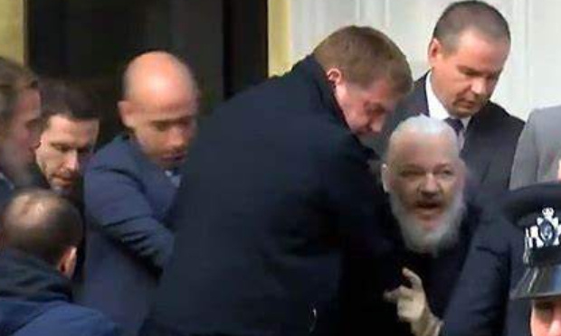Pour l'asile politique en France de Julian Assange ce héros journaliste condamné à crever dans l’indifférence de tous!