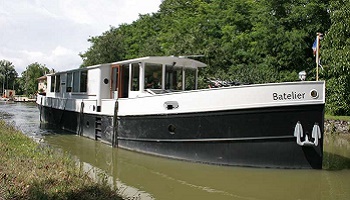 Scolarisation des enfants de bateliers en maternelle dès l'âge de 3 ans à Conflans.