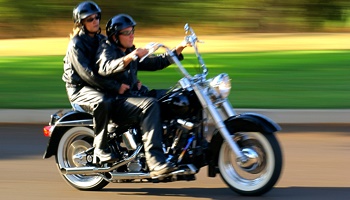 Oui &agrave; l'&eacute;l&eacute;vation du Permis moto AL pass&eacute; en moto &eacute;cole, puis g&eacute;n&eacute;ralis&eacute; &agrave; tous les conducteurs automobiles B.