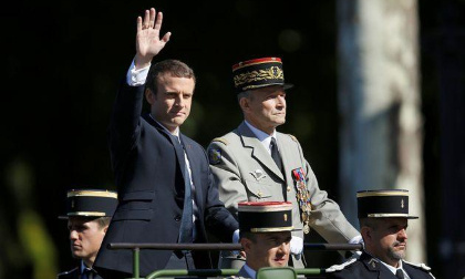 Modifions la Constitution pour qu'un président de la république française ne puisse jamais devenir un dictateur comme poutine.