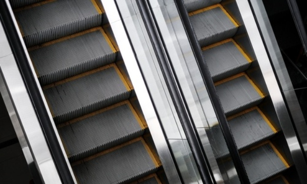 Ascenseur et/ou escalator pour accéder aux quais de la gare de Vanves-Malakoff