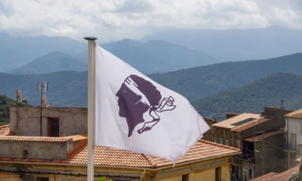 Soumettre un référendum aux métropolitains pour l'indépendance de la Corse