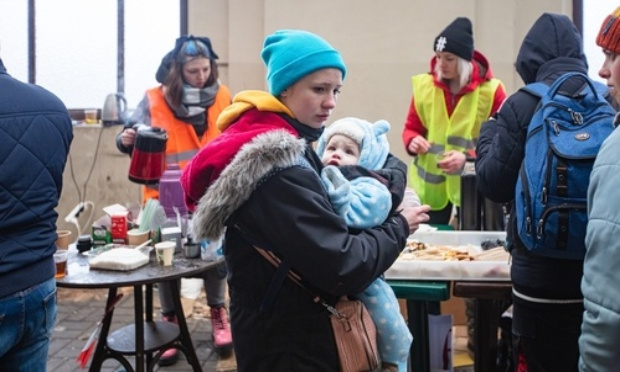 Pour des évacuations de civils de la ville de Marioupol en Ukraine