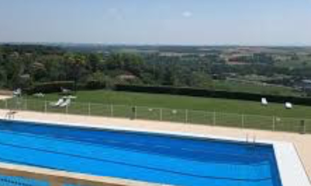 Non &agrave; la fermeture de la piscine de Lectoure