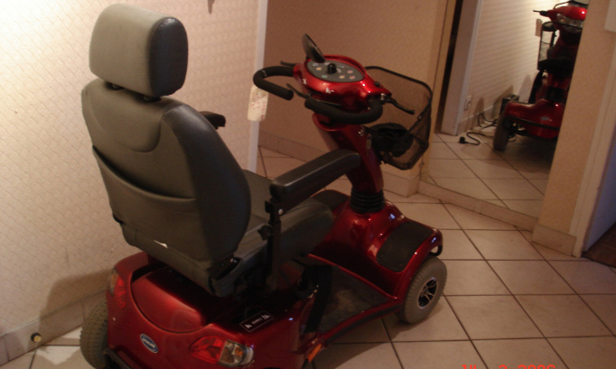 Non à l'interdiction des fauteuils roulants électriques de type scooter dans les transports en commun de Grenoble !