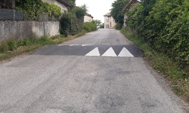 NON aux dos d'ânes hors normes de plus de 20 cm de hauteur