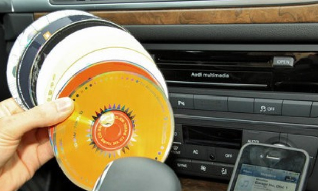 Pour le retour ou le maintien des lecteurs CD dans les voitures !!