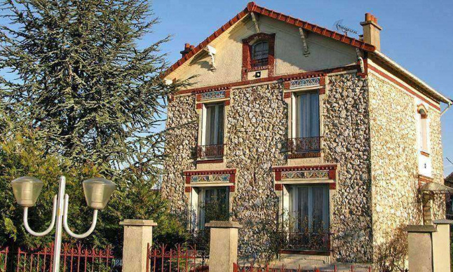 Protéger les maisons en meulière des banlieues  Est et Nord des démolitions en les inscrivant au patrimoine architectural de France.