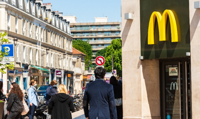 RÉGLEMENTONS LES CHAÎNES DE RESTAURATIONS RAPIDES