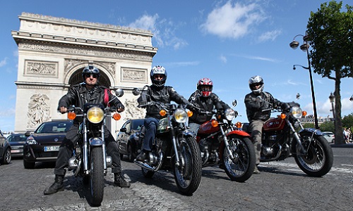 Pour la liberté de rouler à moto dans Paris, peu importe l'âge et la marque de nos cylindrées