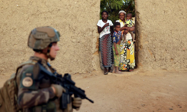 Dénonçons l'implication de la France dans l'armement des djihadistes au Mali que le Gouvernement malien divulgue les preuves ! On fera tourner.