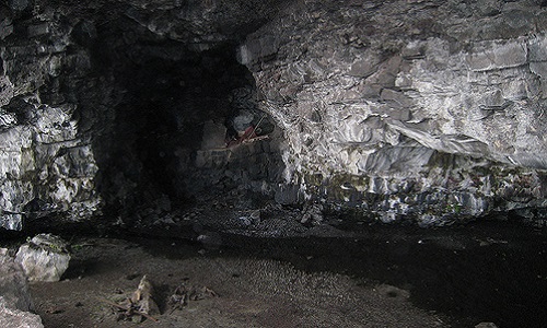 Maintient du nom actuel de la grotte des premiers français.