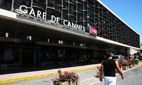 La mise en service d'un escalier mécanique et et d'un ascenseur en gare de Cannes