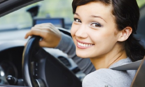 Qu'une femme puisse être déclarée conducteur principal sur 2 contrats quand elles possèdent 2 véhicules