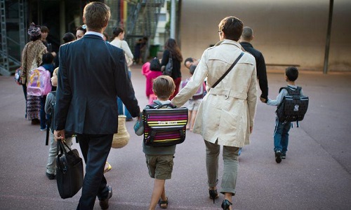 Attester de mes fr&eacute;quentes pr&eacute;sences au voisinage de l'&eacute;cole