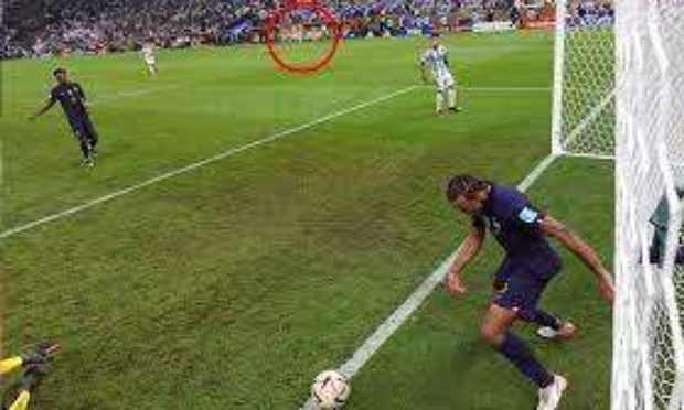 rejouer la final france argentine a cause des faute non sifflet ,le rascisme et l'arbitre